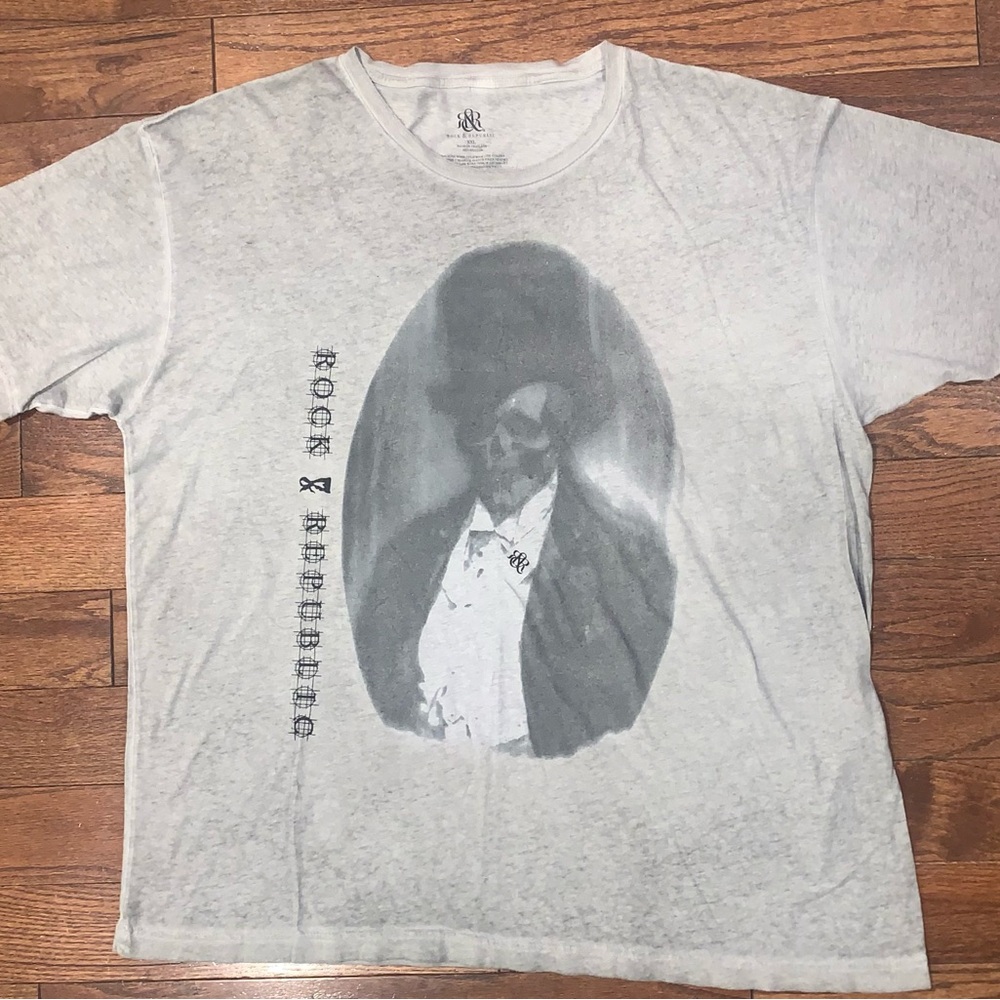 Rock & Republic Light Gray Graphic Tee‎